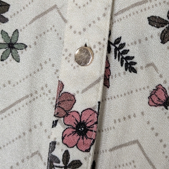 Maurices Floral Sleeveless Button-Down Boho Top - Large - Picture 5 of 13
